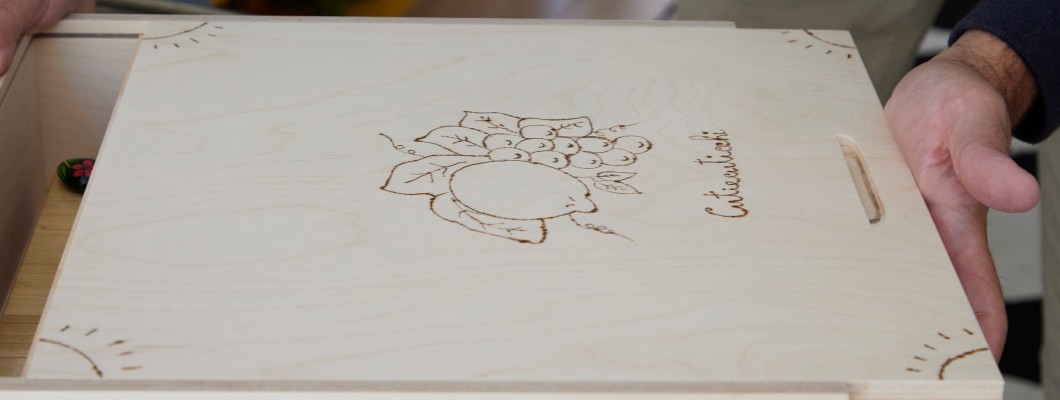 Bellissimo Box artigiale in legno